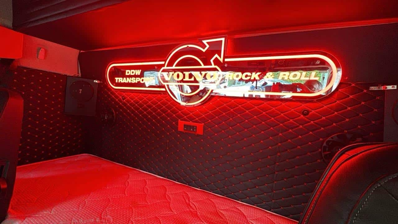 Volvo LED Spiegel Achterwand XXL - 140x39cm